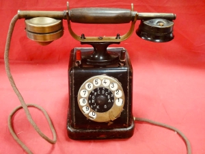 Французский инженер Антуан Барнай получил патент на телефон с дисковым набором номера