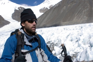 Американец Эрик Вайхенмайер стал первым слепым человеком, поднявшимся на Джомолунгму