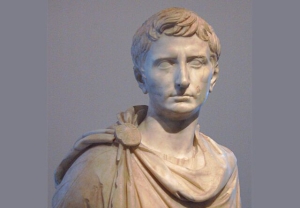 Октавиан Август становится первым императором Рима