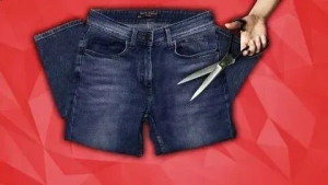 День создания новых шорт из старых джинсов