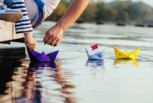 День отпускания в дальнее плавание трех бумажных корабликов