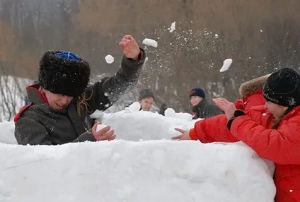 День игры в снежки с соседом